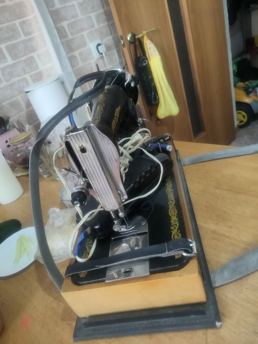 Швейная электрическая машина ссср