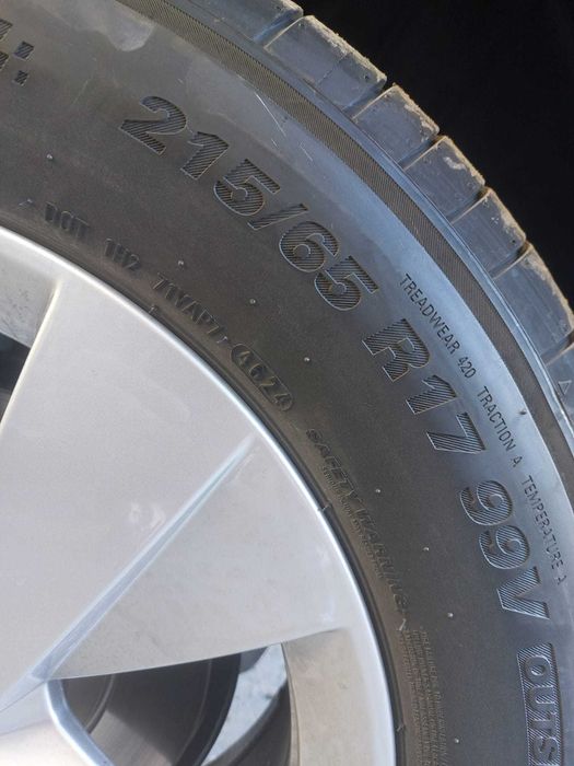 4 Anvelope(vara) Kumho 215/65/17 noi(folosite 1000 km)