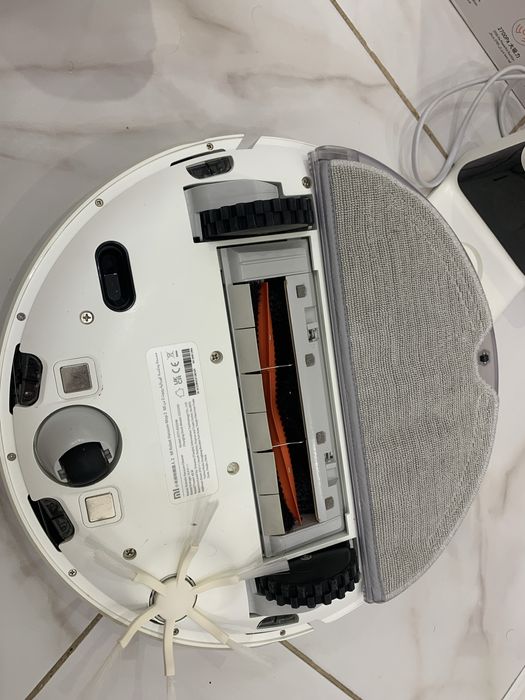 Продам Б/У Робот-пылесос Xiaomi Mi Robot Vacuum Mop 2