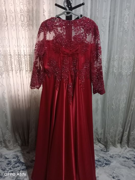 Вечерний платья с длинным шлейфом