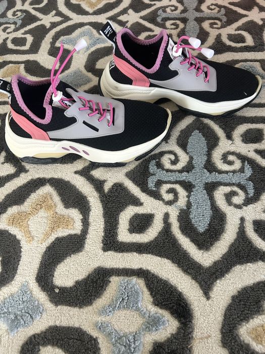 Adidasi steve madden
