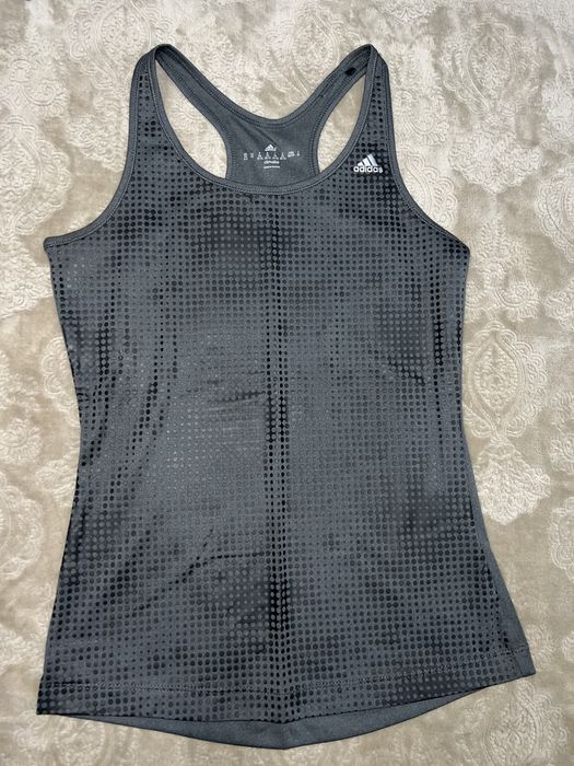 Потници Nike и Adidas