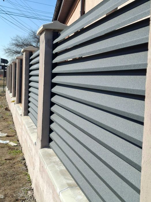 Construim Garduri si Porti din Panou stil Jaluzele, Sipca Metalica, Tabla Cutata, Plasa Bordurata, Fier Forjat BCA si alte modele disponibile