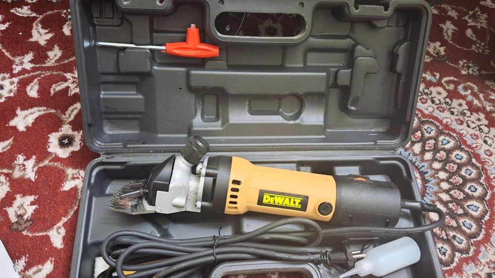 Quyni Yungini oladigon Moshinka