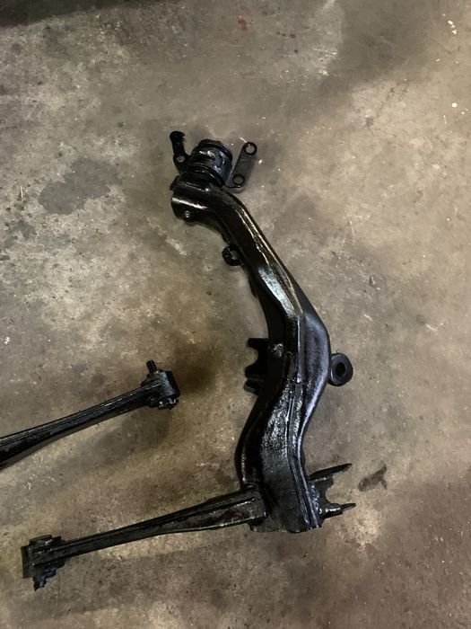 Окачване - Задни носачи за Тойота Авенсис Toyota Avensis T25 След 2003