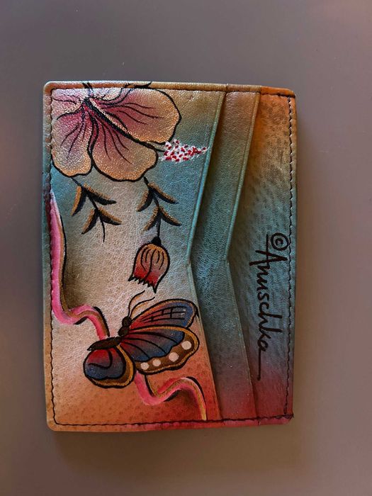Portofel feminin Anuschka – mic, pictat manual, elegant și practic