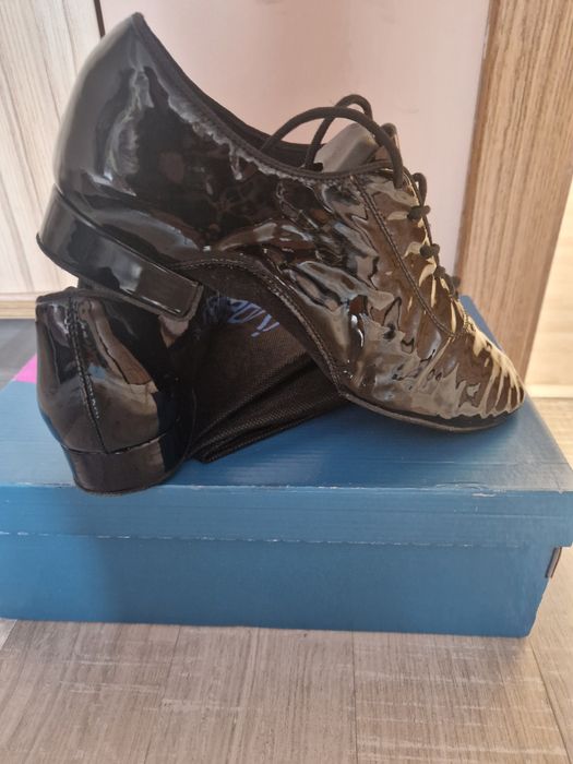 Обувки за спортни танци