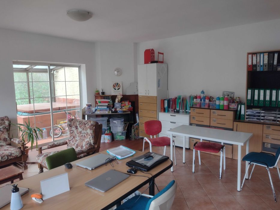 Dau in chirie spatiu