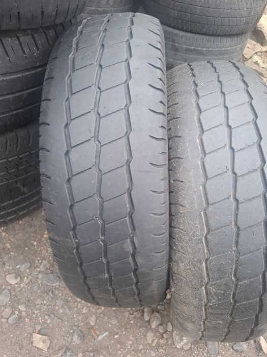 Vand 2 anvelope 225 70 15 C bune fara defecte