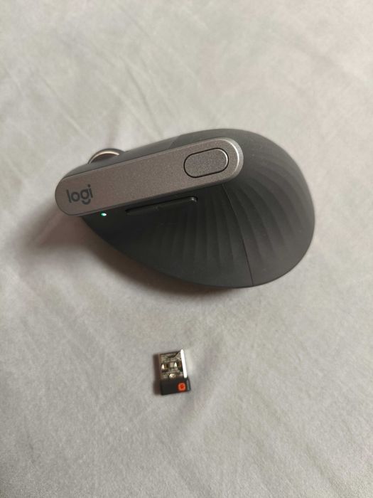 НОВА мишка Logitech - MX Vertical (в гаранция)