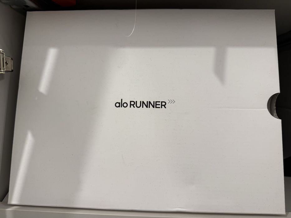 Продам кроссовки Alo RUNNER