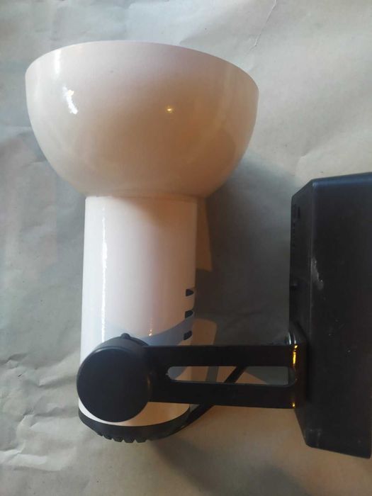 Стенна лампа за обзавеждане на стая