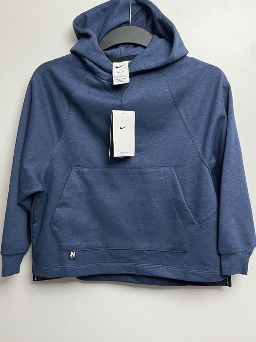 Син суитчър на Nike