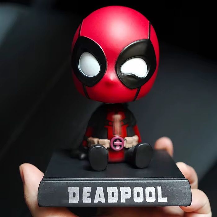 Deadpool декорационна/коликционерка  играчка с клатеща се глава
