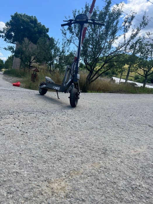 Vând trotineta electrică kukirin G2