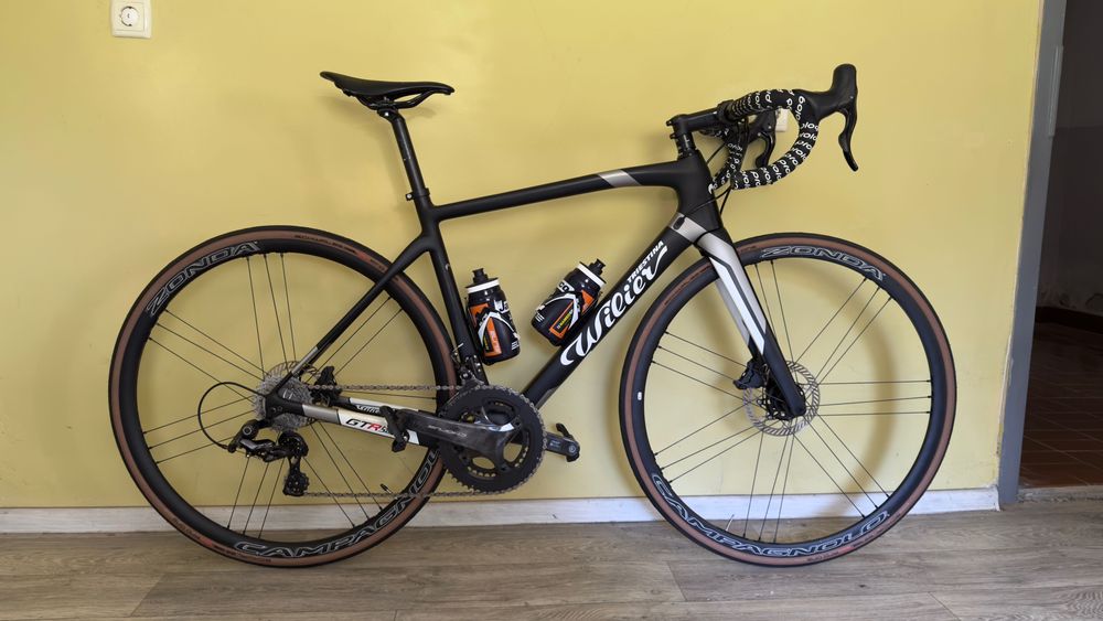 Wilier GTR team disk M Campagnolo 12