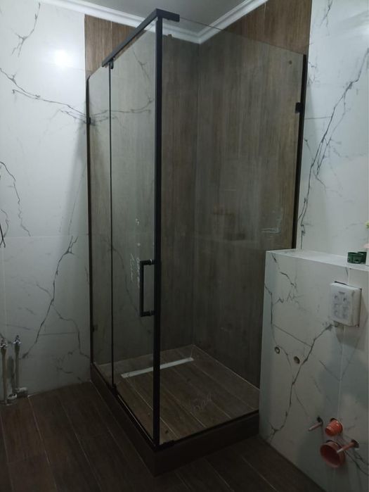 Стеклянные душевые кабины/ванная шторка