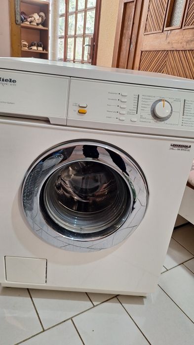 Продавам пералня Miele