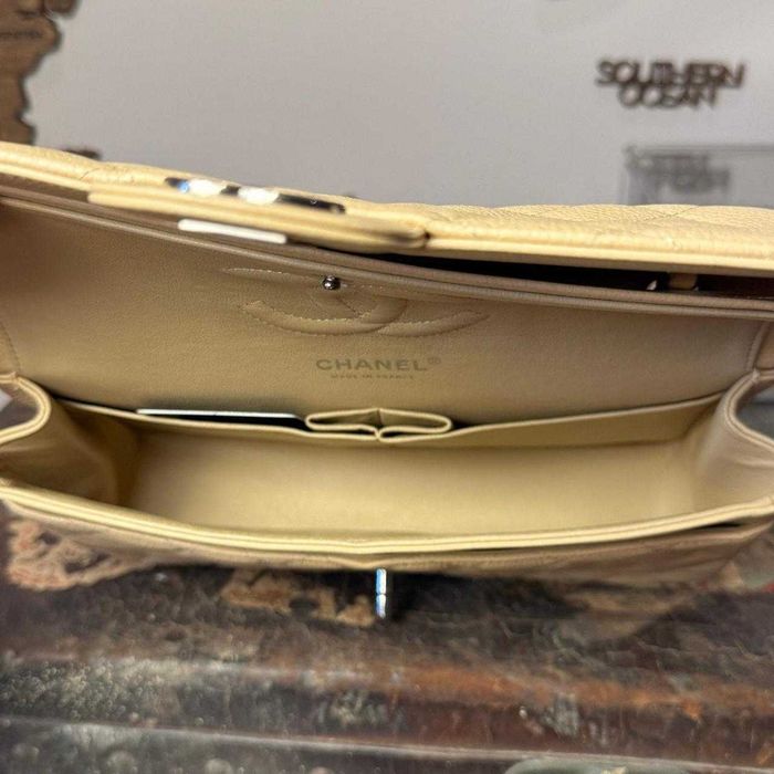 Geantă Chanel din Piele Bej / Crem, Poseta Chanel din Piele Caviar