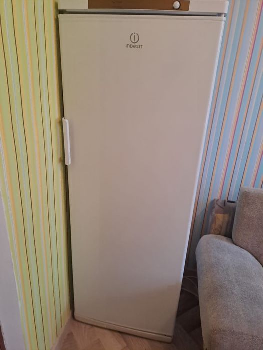 Продам морозильную камеру (морозильник) Indesit
