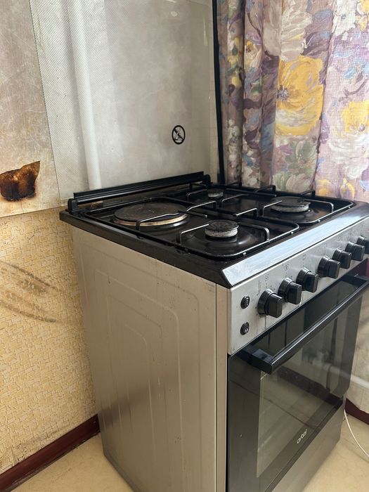 Продам газ плиту