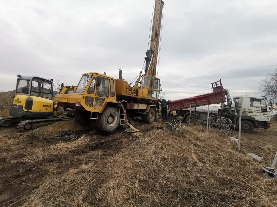 Executam fântâni și piloni