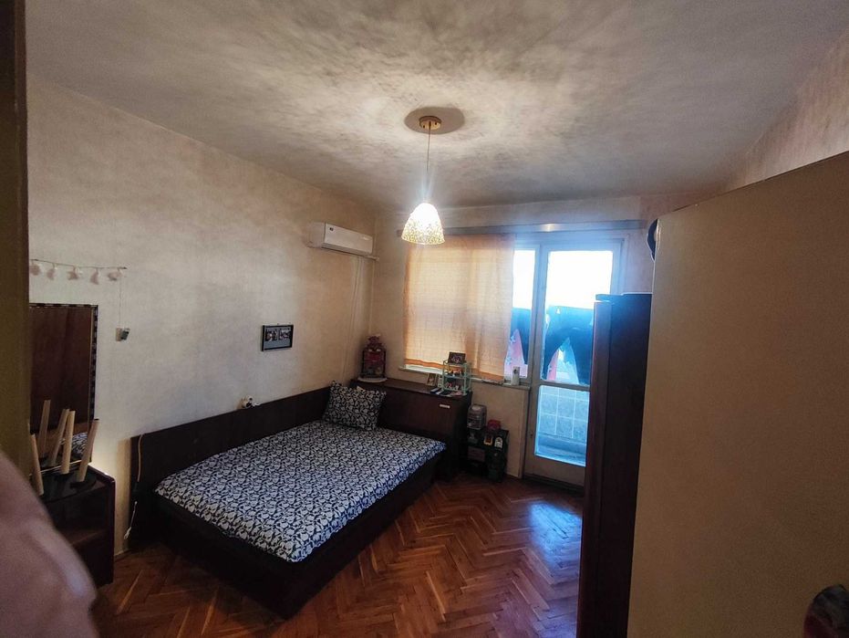 ЕРА МАКС Ямбол продава двустаен апартамент в идеалния център на града.