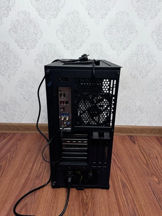 Игровой компьютер с периферией