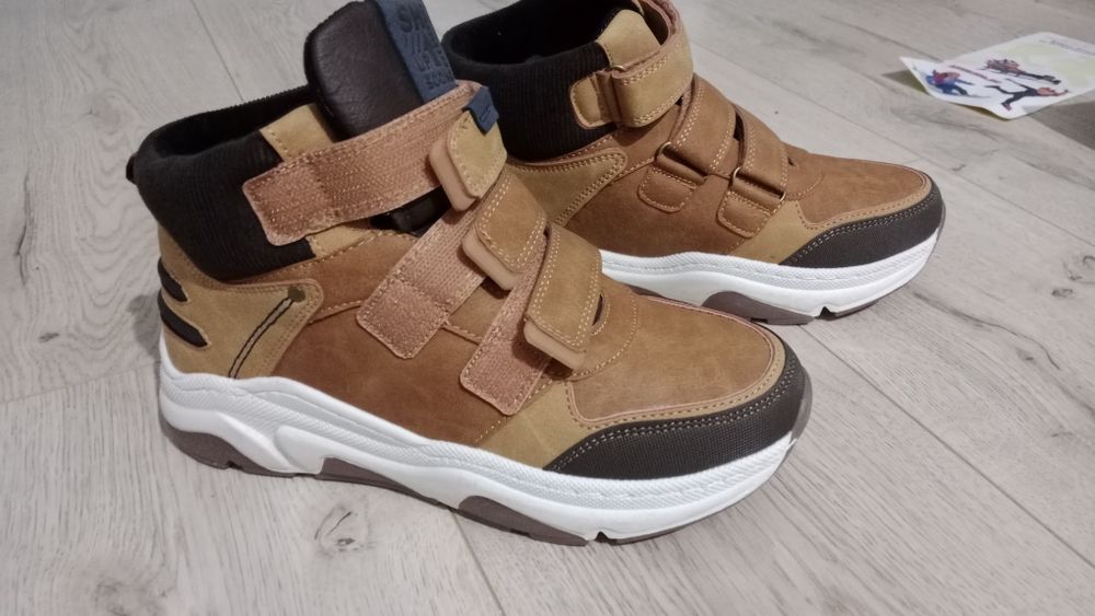 Новые осенние ботинки для мальчика