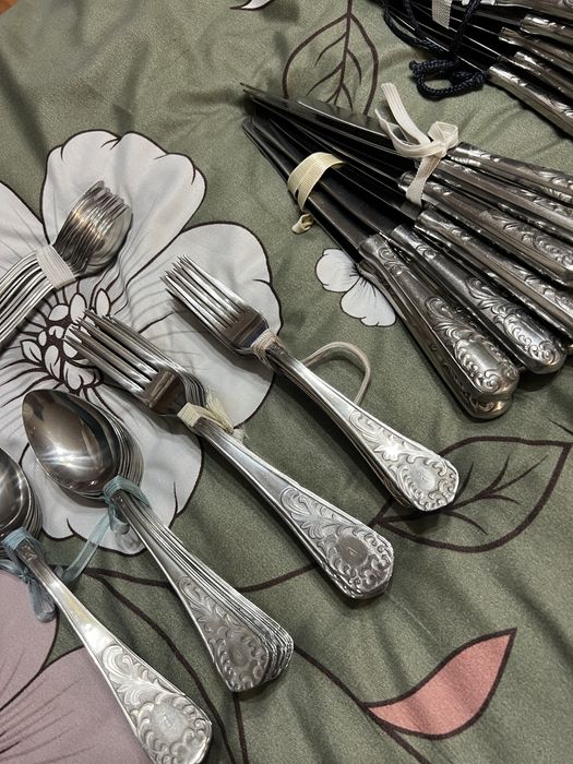 Set de tacamuri de masa complet pentru 12 persoane