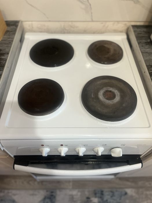 Продам электро плиту  в хорошем состоянии