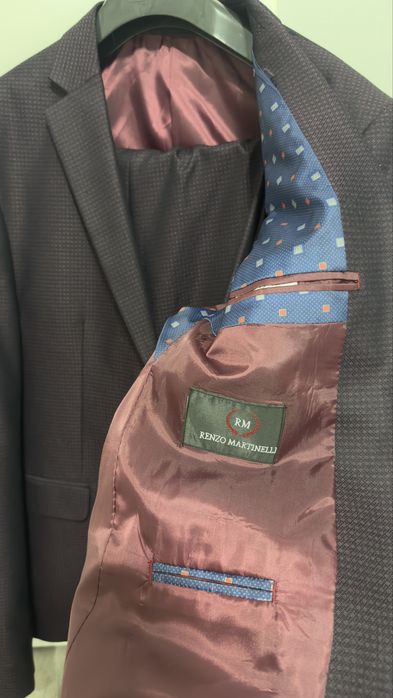 Продаю мужской костюм