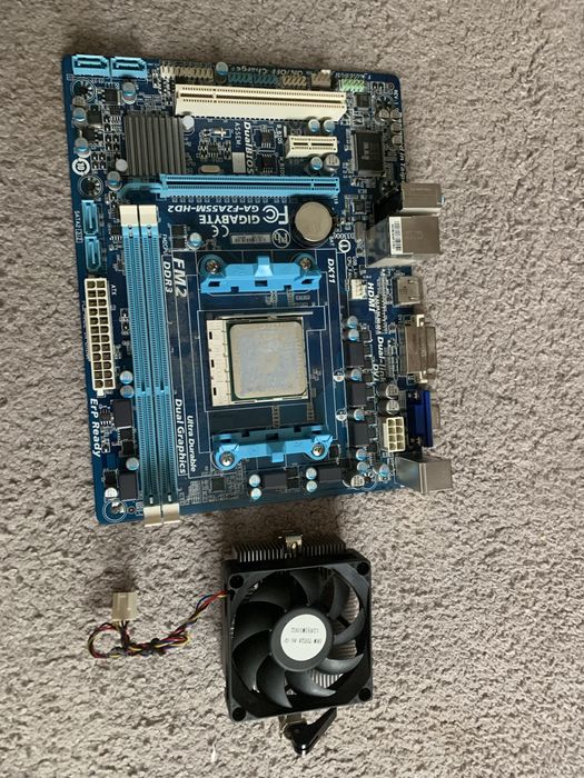 Placa de baza gigabyte GA-F2A55M-HD2+amd a4