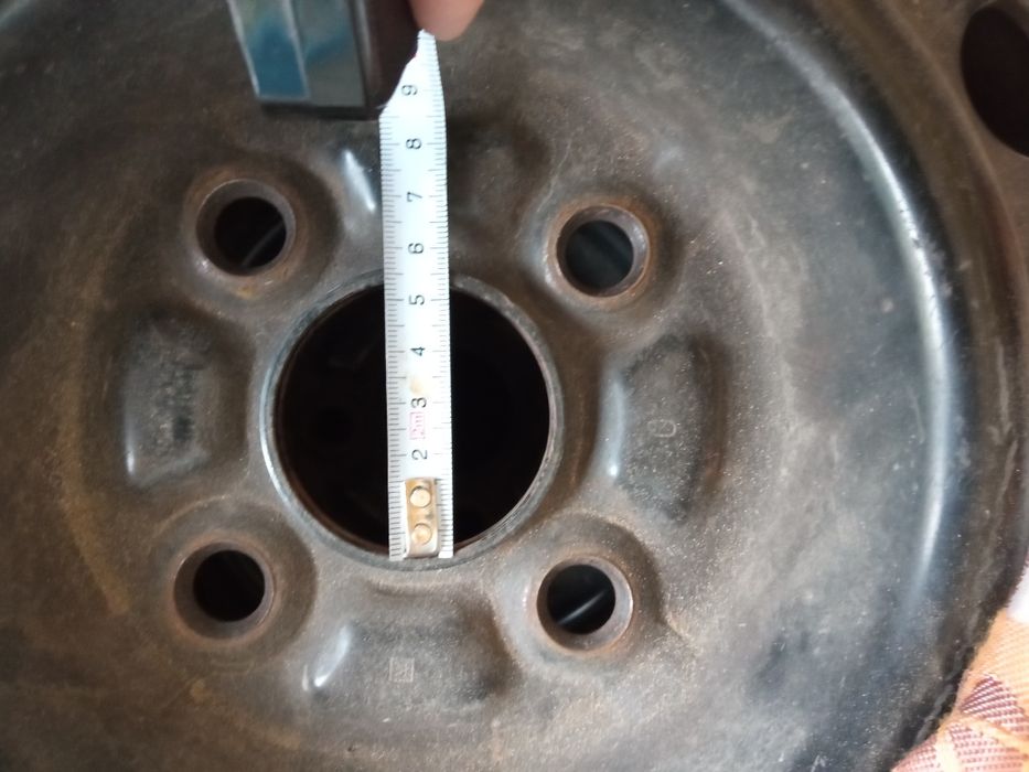 Гуми с метални джанти Тойота Корола