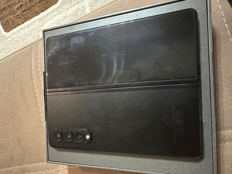 Продам samsung Z fold 3