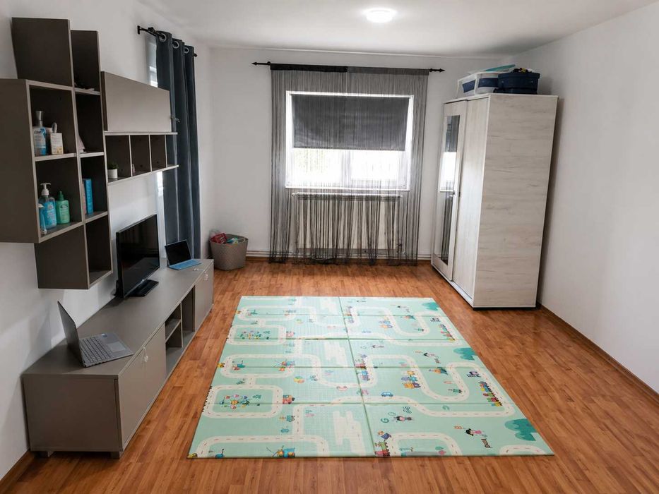 Vând apartament 2camere,decomandat,Cartier Brosteni