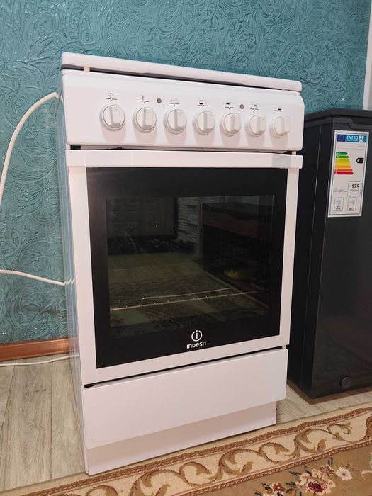 Электро плита  в хорошем состоянии