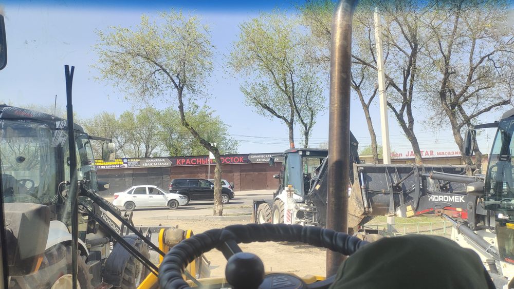 Погрузчик  эксковатор.3в1