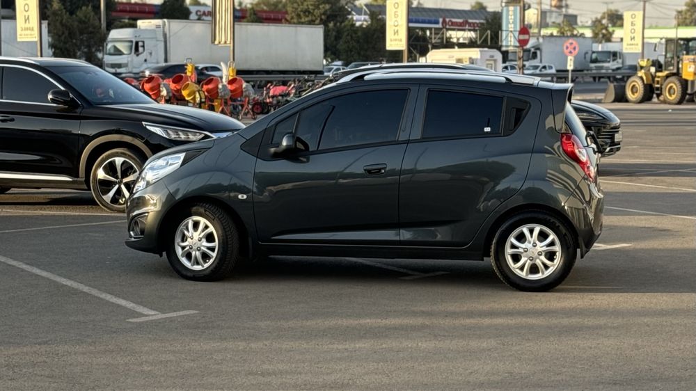 Продаю Chevrolet Spark 2023 год