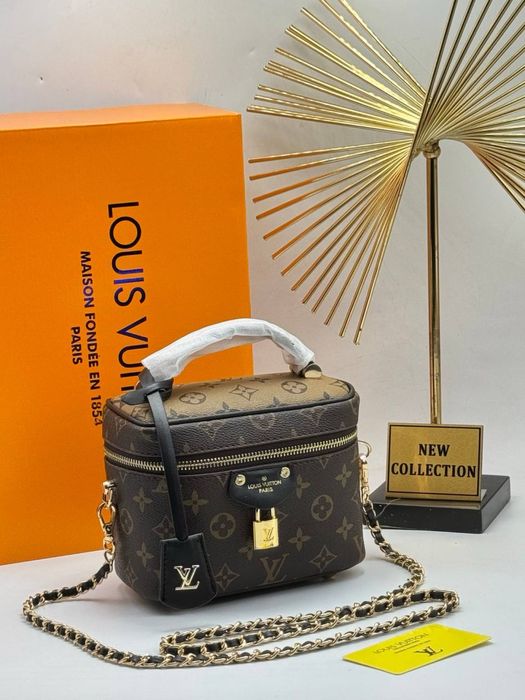 Geanta Louis Vuitton Noua !!! Dimensiuni 22/13 !!!