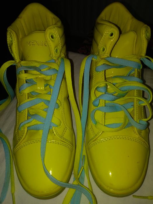 Vând ghete sport, mărimea 38, galbene lacuite