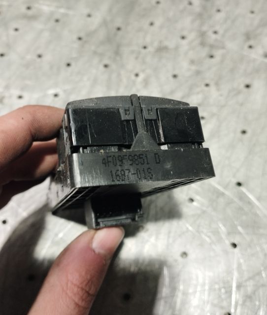 Butoane geam sofer 4F0959851D Audi Q7 4L (facelift)