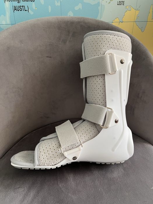 Фиксатор правого голеностопного сустава