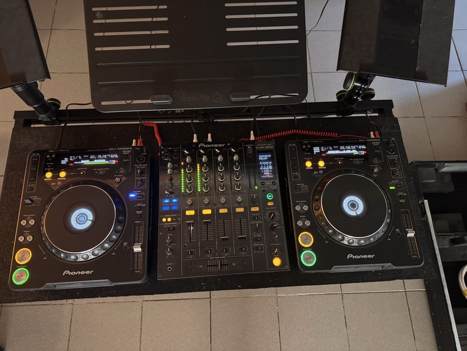 Set DJ Mixer Pioneer DJM-800, case Zomo si pupitru Gravity