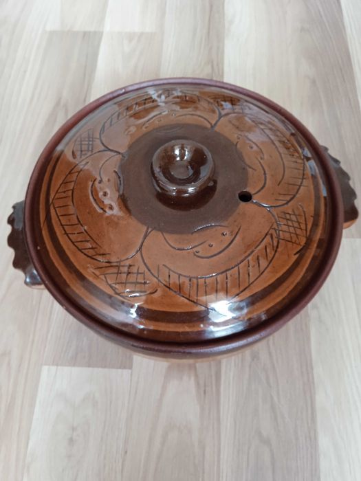 Глинен съд 5,5 литра с капак (с дефект)