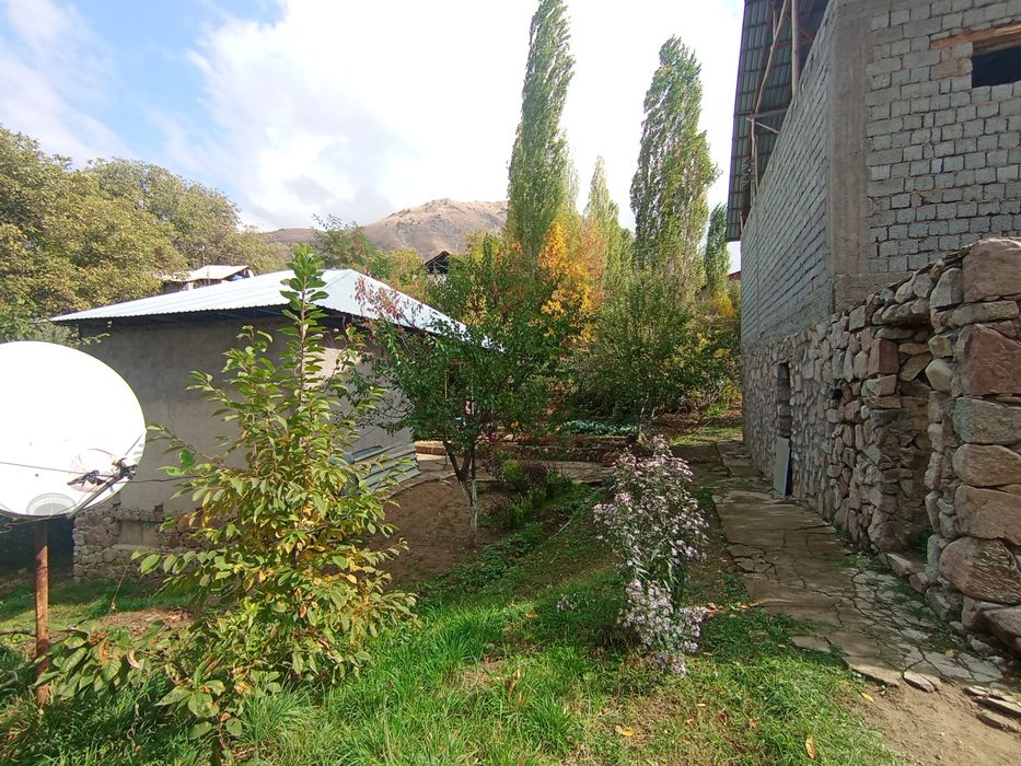 Продаётся дом в чимган 12 соток