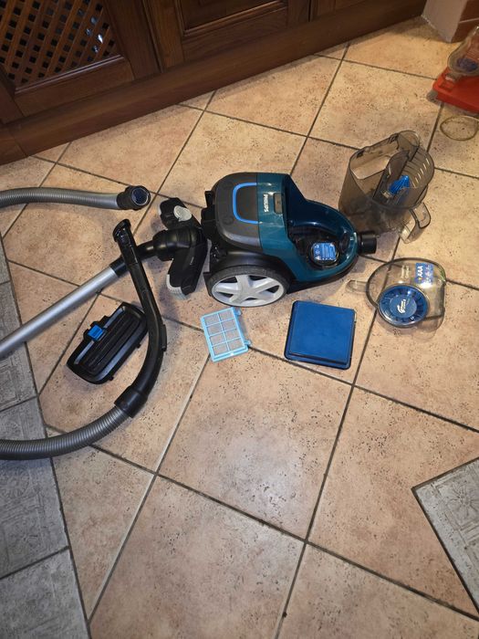 Прахосмукачка  Phillips Power Cyclone 5