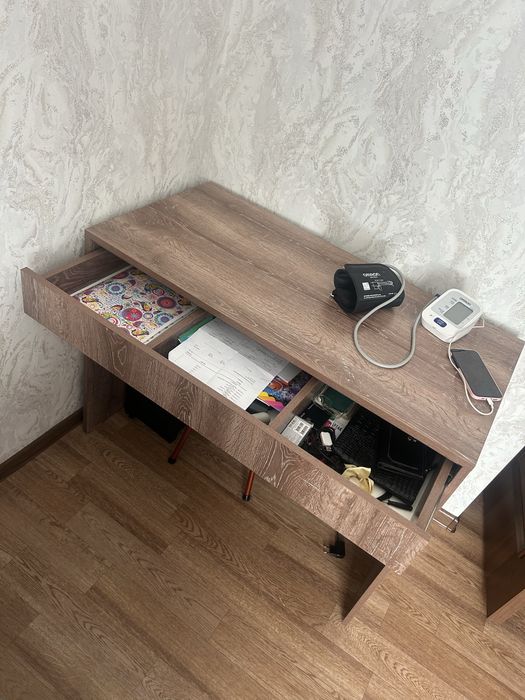 Стол 1000/500 в отличном состоянии