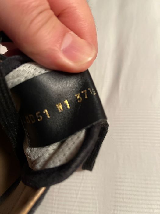 Продам кроссовки Valentino