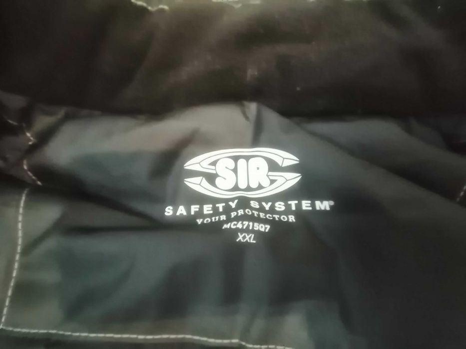 Geaca/Vesta proterctie adusa din Libia